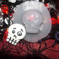 Halloween uneven eye skull