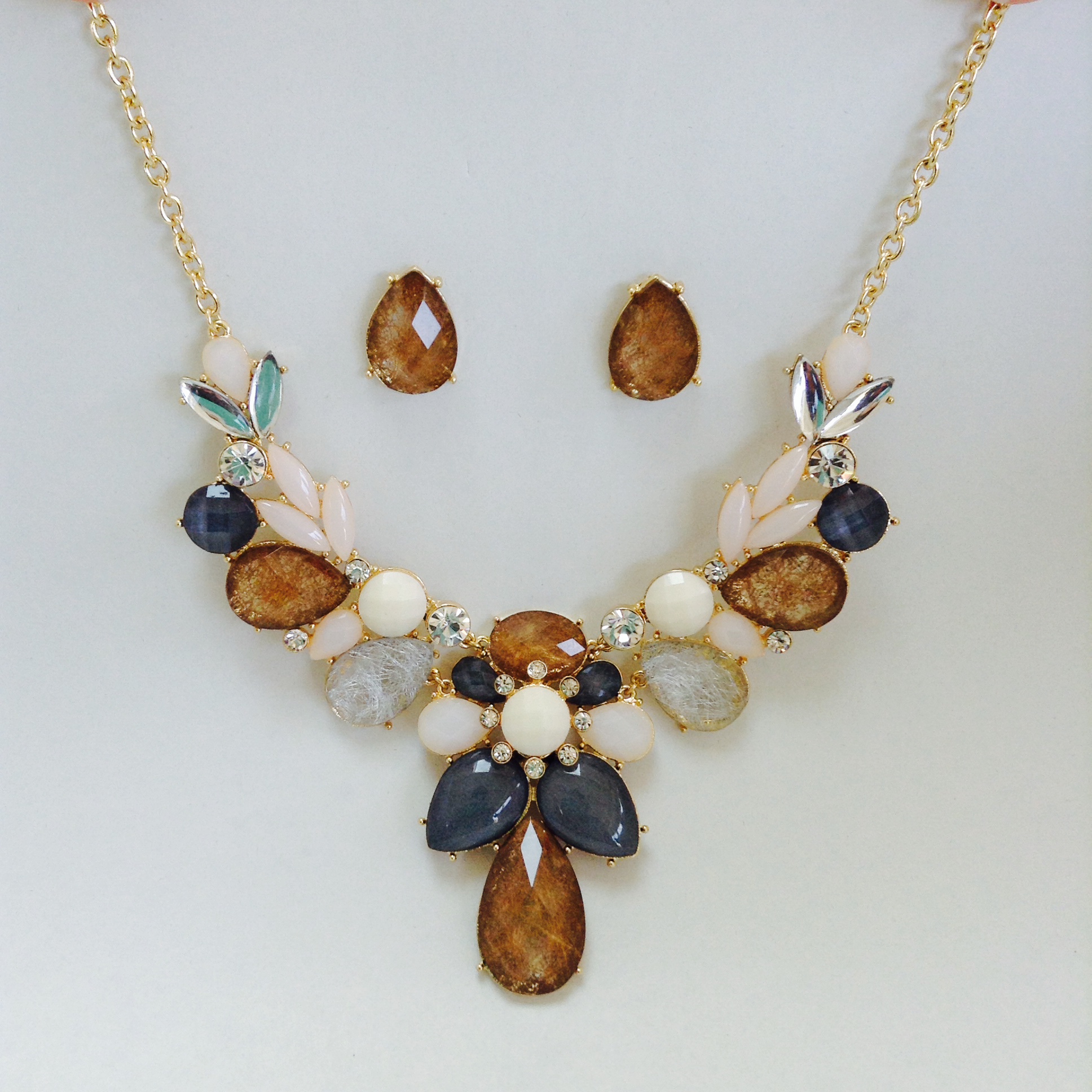 MUTED GEMS NECKLACE SET · T A K I N G V I O L E T 'S · Online Store