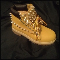 ALL SPIKED TIMBERLANDS (JUNIORS 5.5-7)