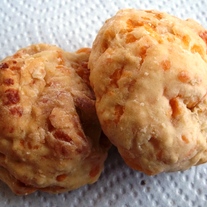 Cheesy_cheddar_biscuits_2011_medium