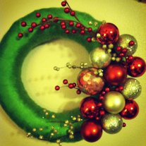 Stella Ornament Wreath