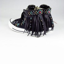 Tennis_shoes_western_back_left_medium