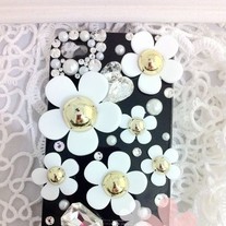 Bling White Flowers Tiny Crystals Pearls On Black/White Case For iPhone 4