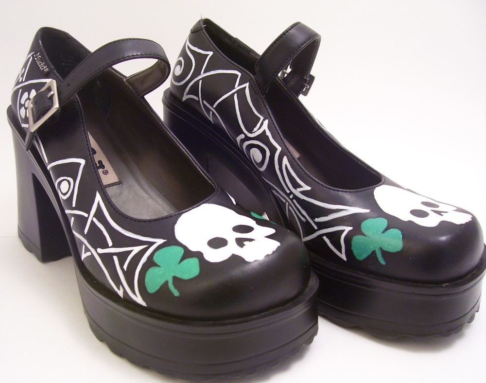 dansko skull clogs