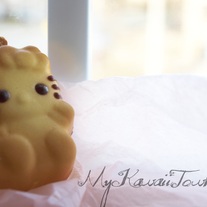 Squishy Hello-Kitty Moon Cake