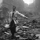 Milkman_during_the_blitz_of_london!
