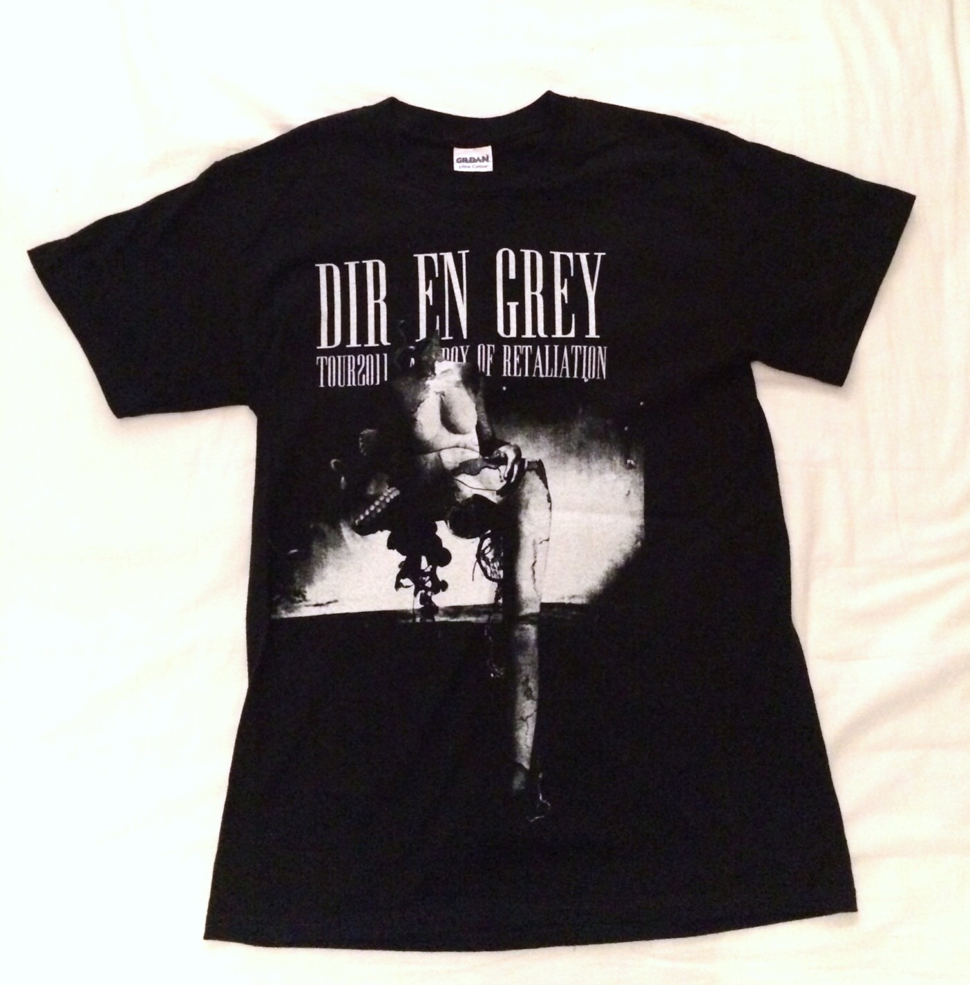 dir en grey t shirt