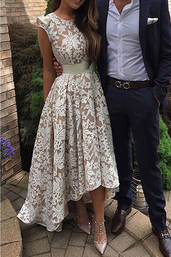 Chic Dresses with Sleeves