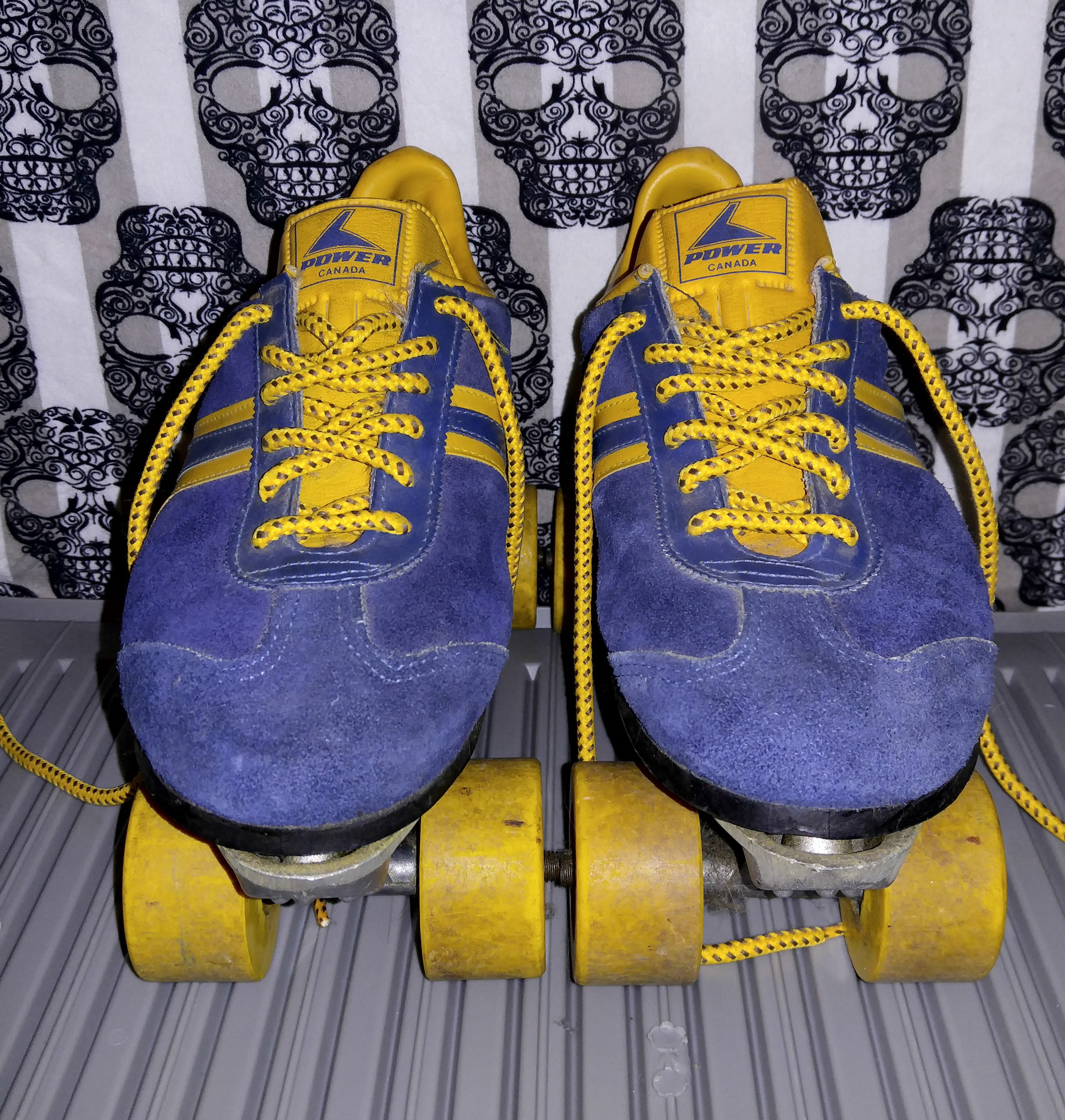 suede skates