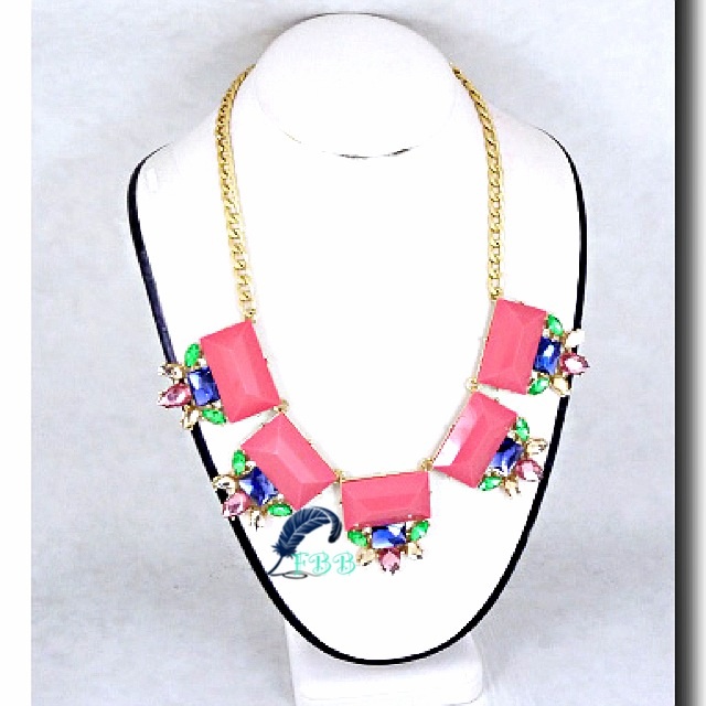 bubblegum necklace holder