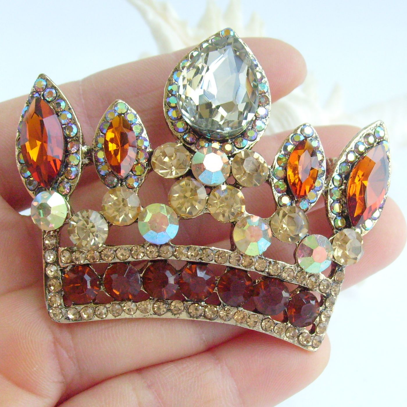 Sindary Classic Crown Brooch Pin Pendant Rhinestone Crystal Crown Pin BP05050 (GoldTone Brown